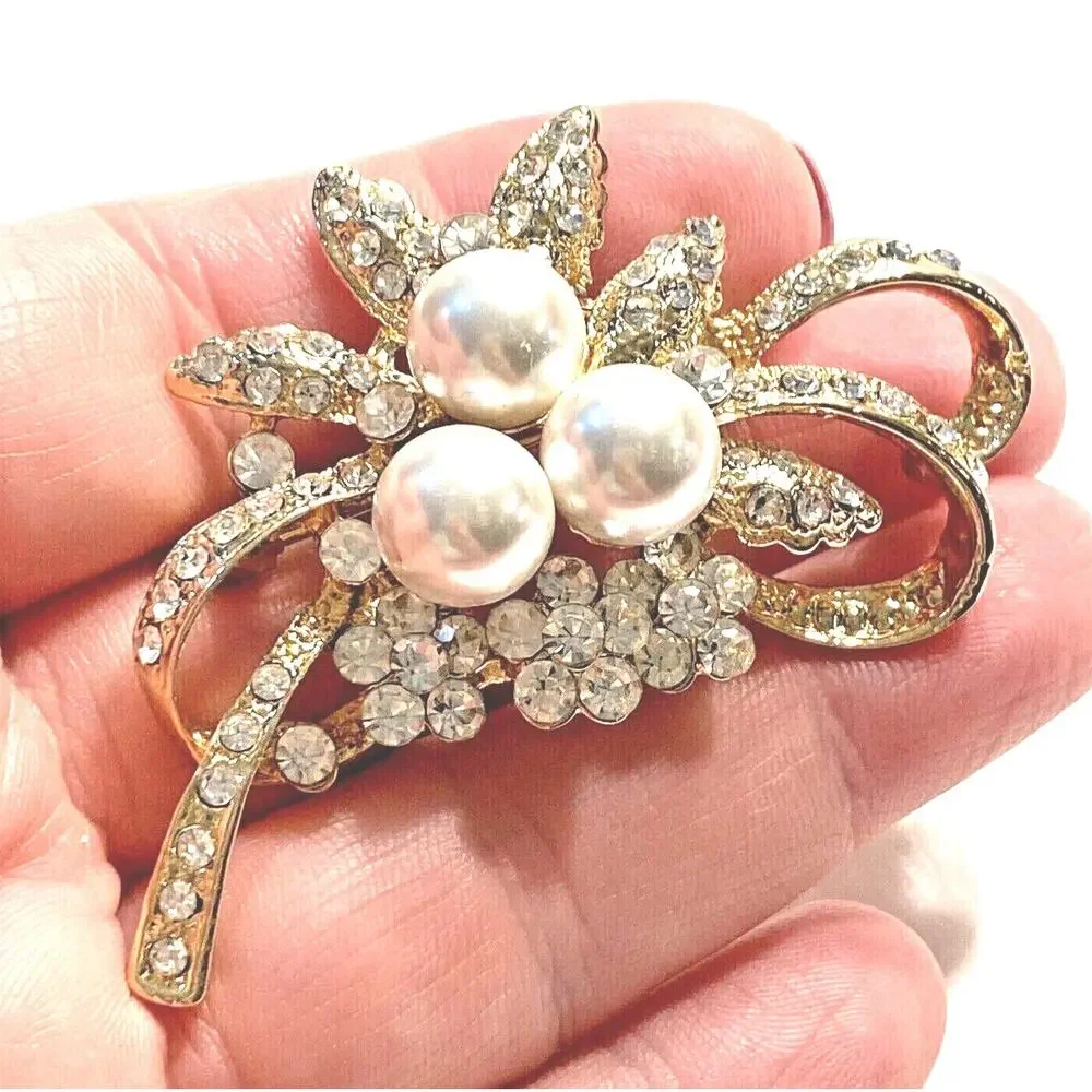 Vintage inspired goldtone brooch clear rhinestones faux pearl beads elegant pin